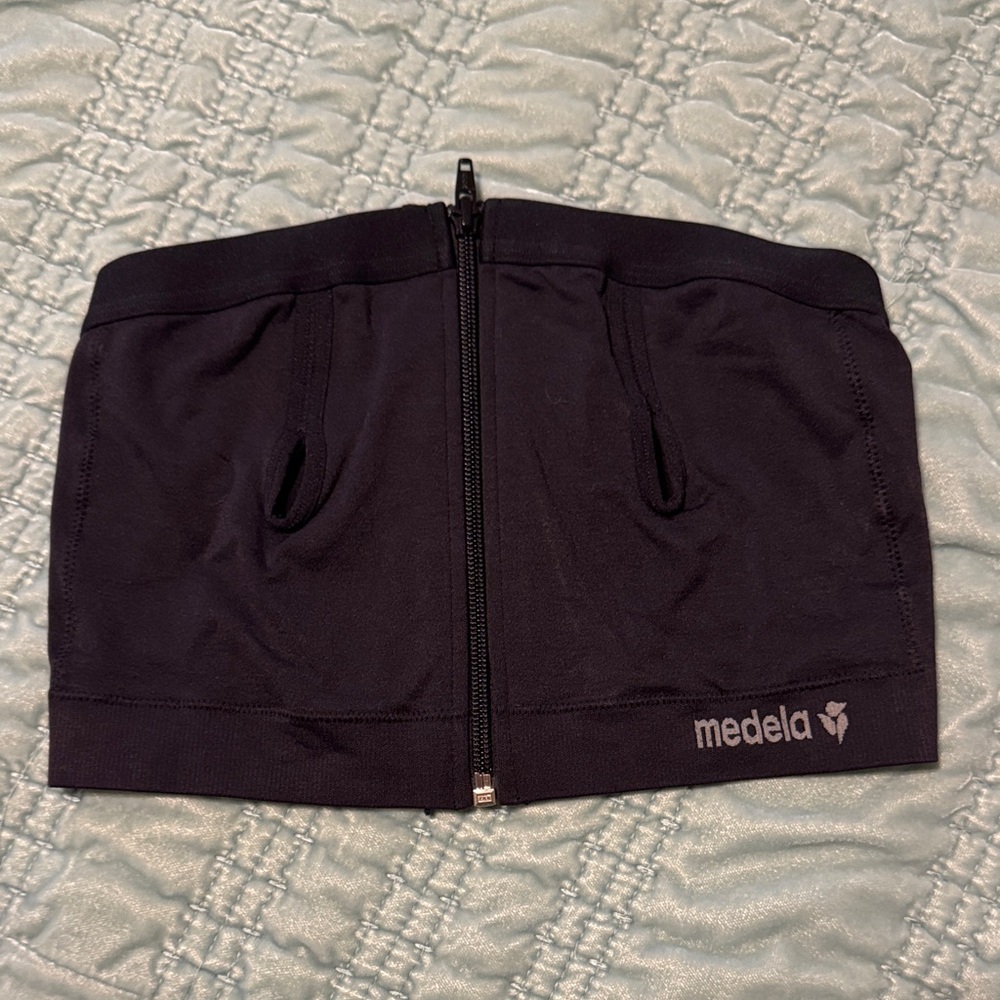 Medela Black Zippered pump bra medium